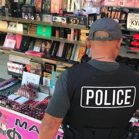 FAKE LIPSTICK? 4 MAC tests - Picture 1 of 8